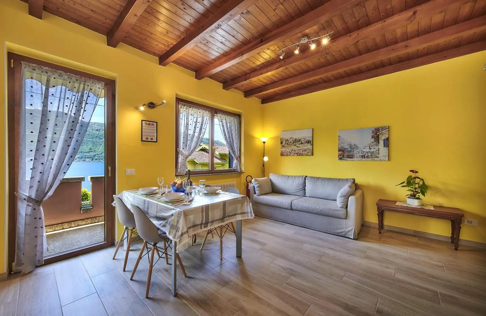 Feriehus Casa Della Musica Apartment Lake View And Garden Mandello del Lario Italien