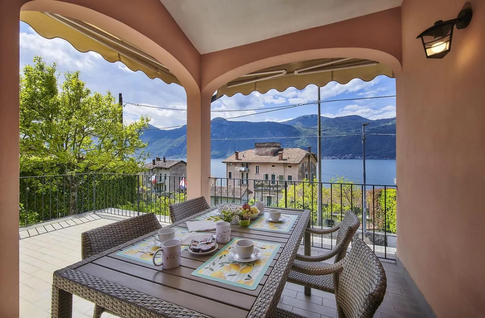 Casa Della Musica Apartment Lake View And Garden Mandello del Lario Italien